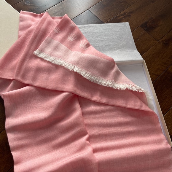 New ROLEX Light Pink luxurious Wool/silk/cashmere Scarf - Picture 1 of 4